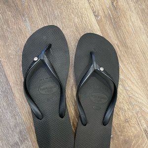 Women’s black Haviana wedge flip flops